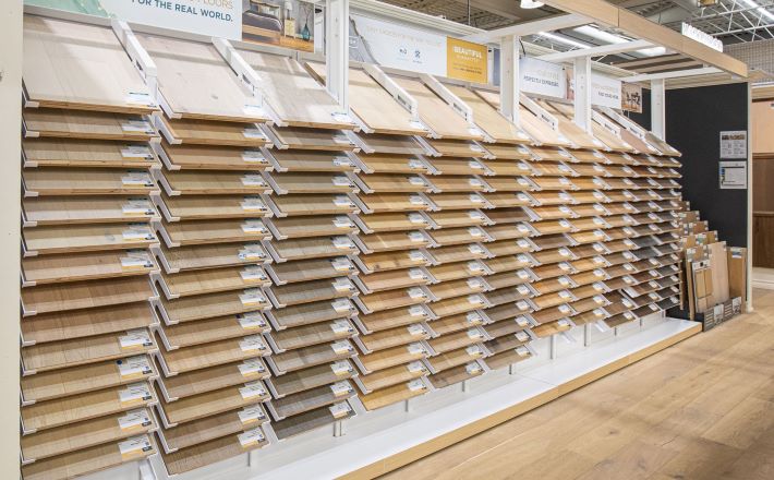 customers doing a flooring quiz to find the right floor for their home